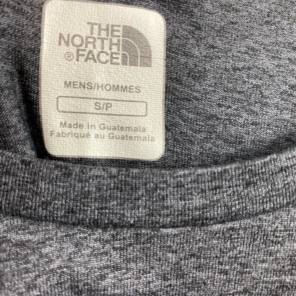 The North Face Vapor Wick Graphic Gray Short Sleeve Shirt Men’s Small‎ Outdoor
